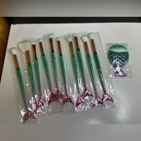 💥🧜♀️NEW💥MAKEUP Brush set 11 pieces Mermaid iridescent green purple eyes… - Picture 5 of 16